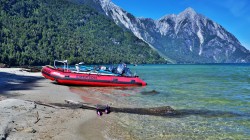 BOATS AND WINE AT THE ASADO BEACH