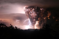 chaiten volcano eruption w/ lightening